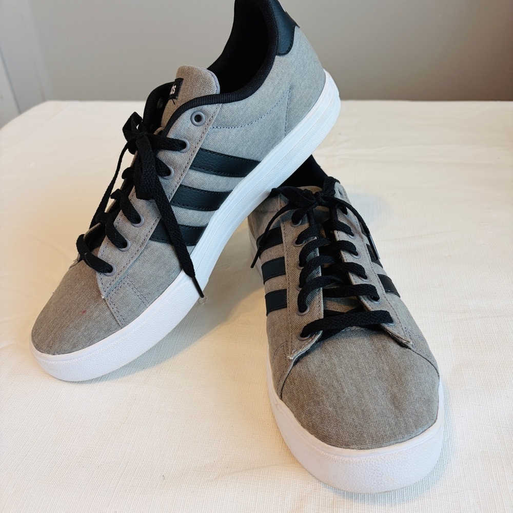 Adidas Men's Gray and Black Sneakers